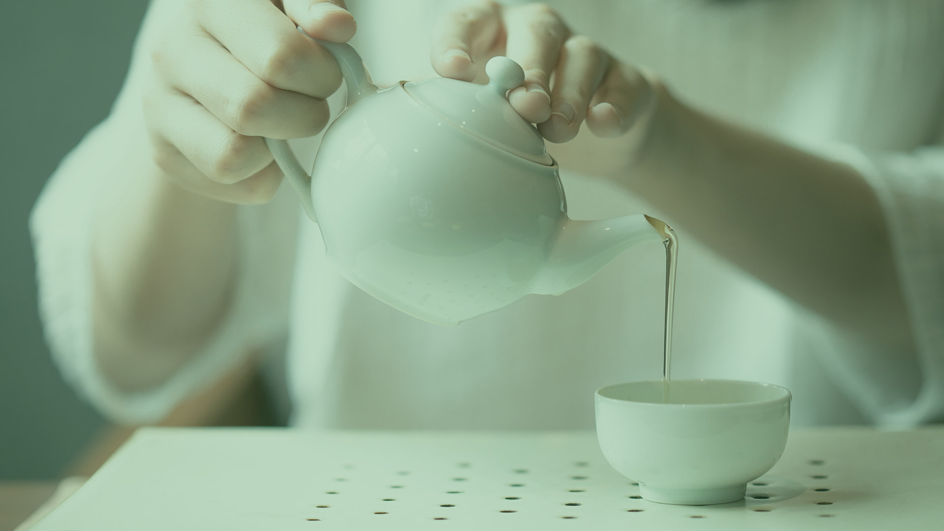 enjoy a cup of green tea everyday keep doctor away